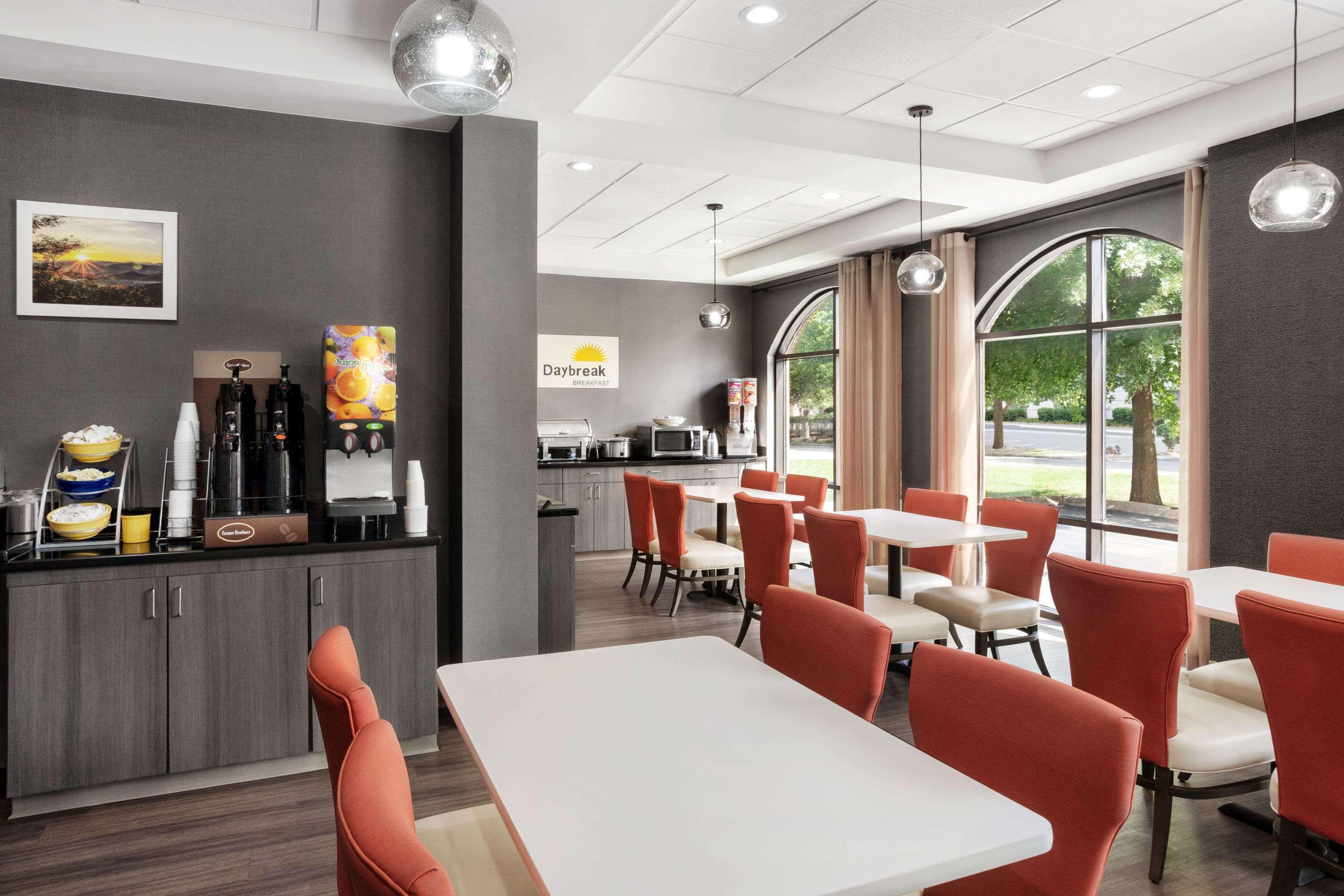 Days Inn & Suites By Wyndham Murfreesboro Exteriör bild