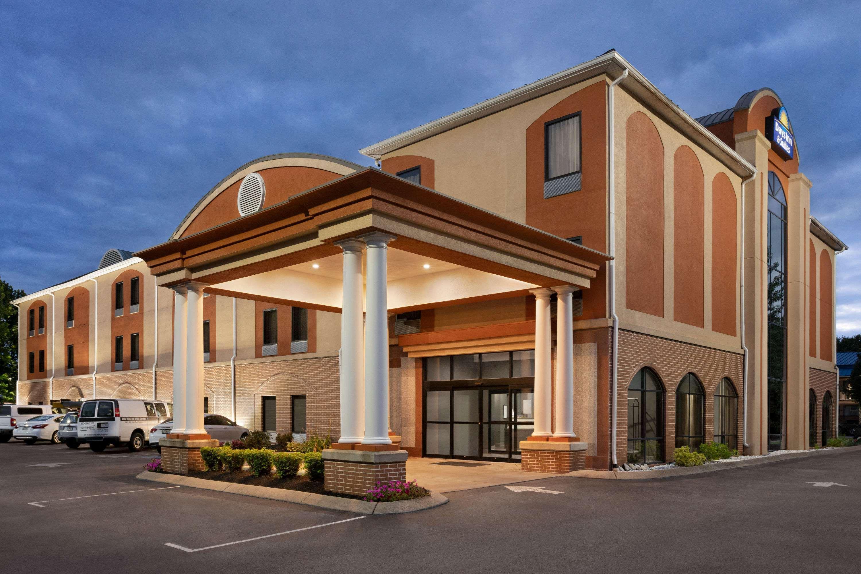 Days Inn & Suites By Wyndham Murfreesboro Exteriör bild