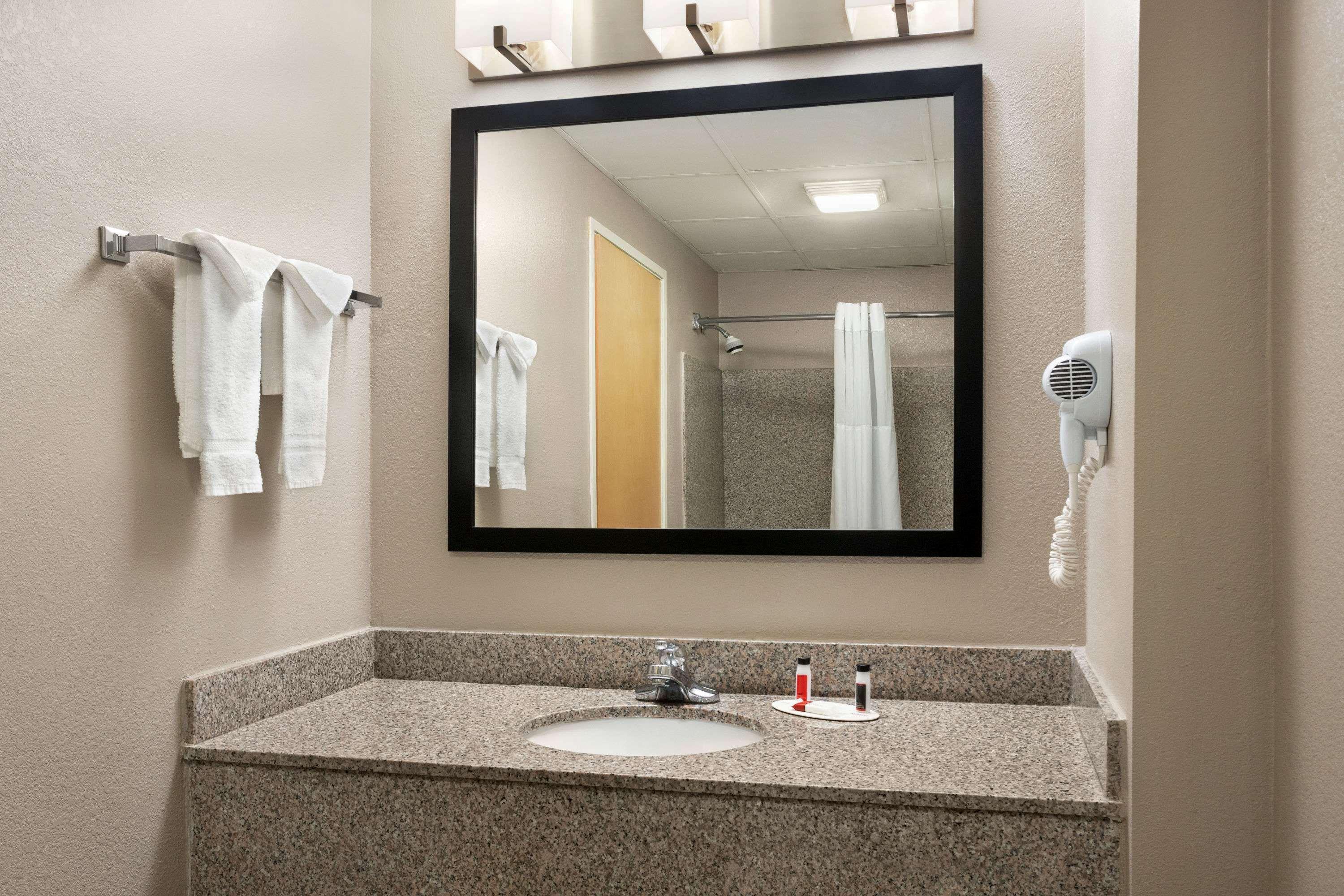 Days Inn & Suites By Wyndham Murfreesboro Exteriör bild