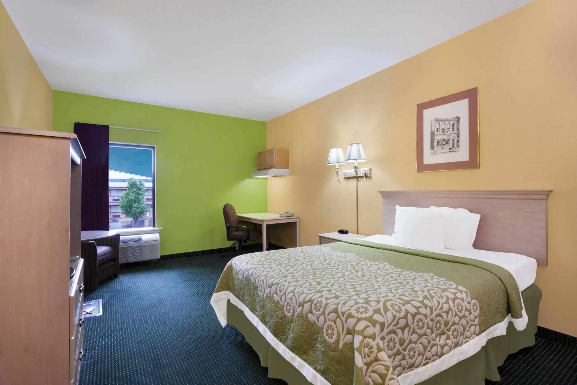 Days Inn & Suites By Wyndham Murfreesboro Exteriör bild